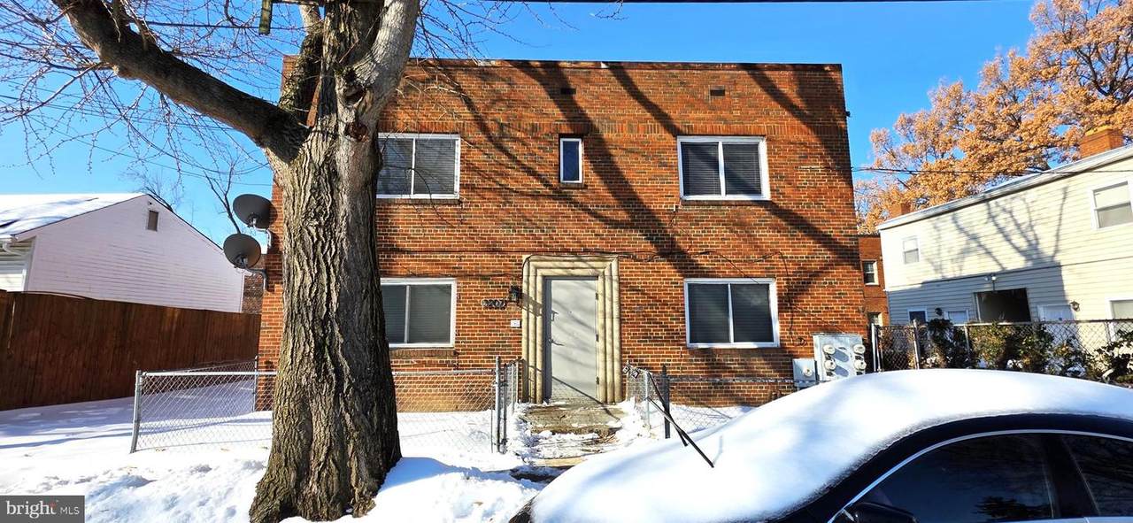 3207 11TH PL - Photo 1