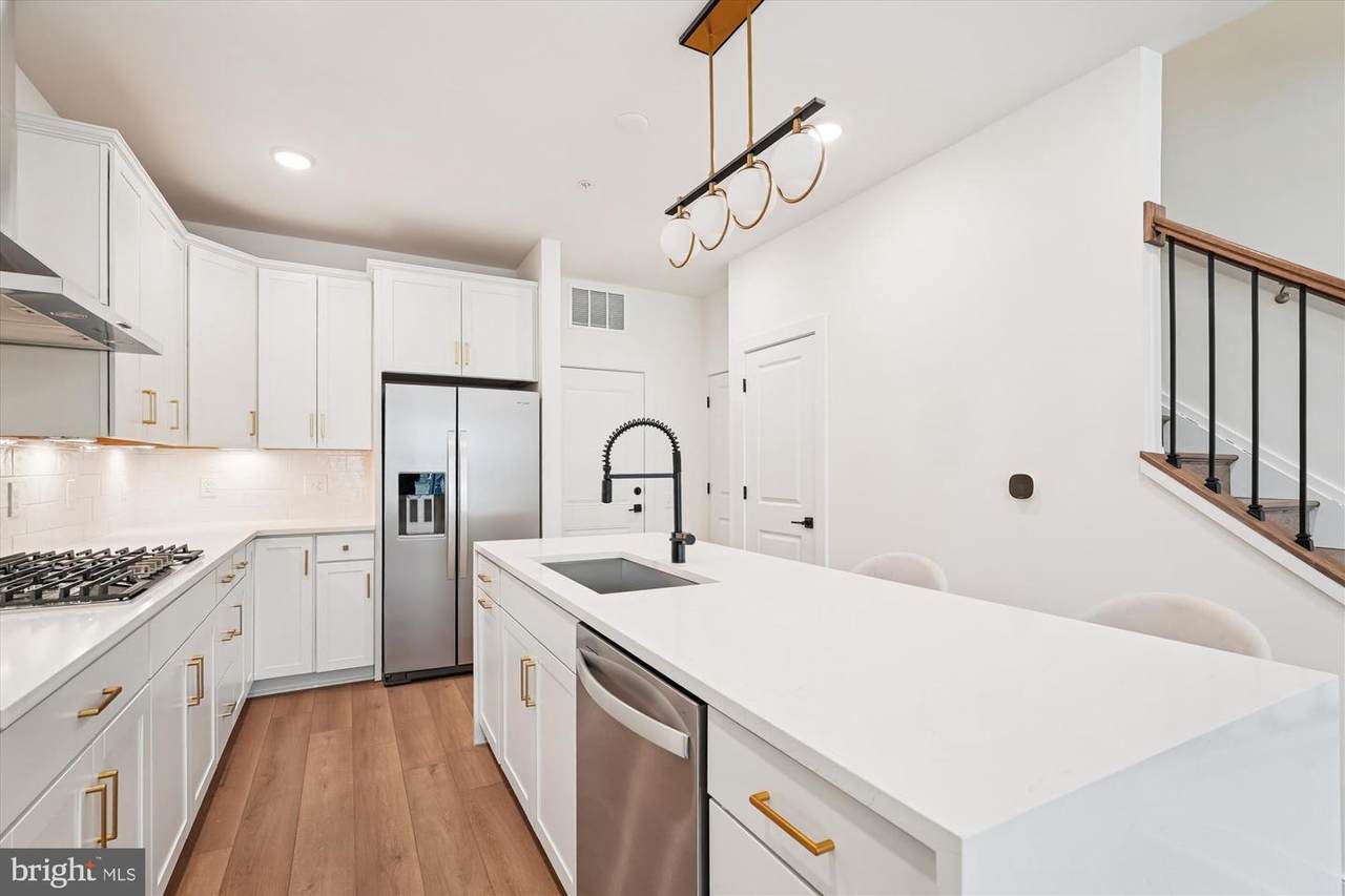 19820 Lavender Dust Square - Photo 1