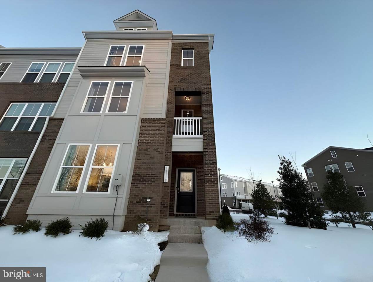 10150 Queens Way - Photo 1