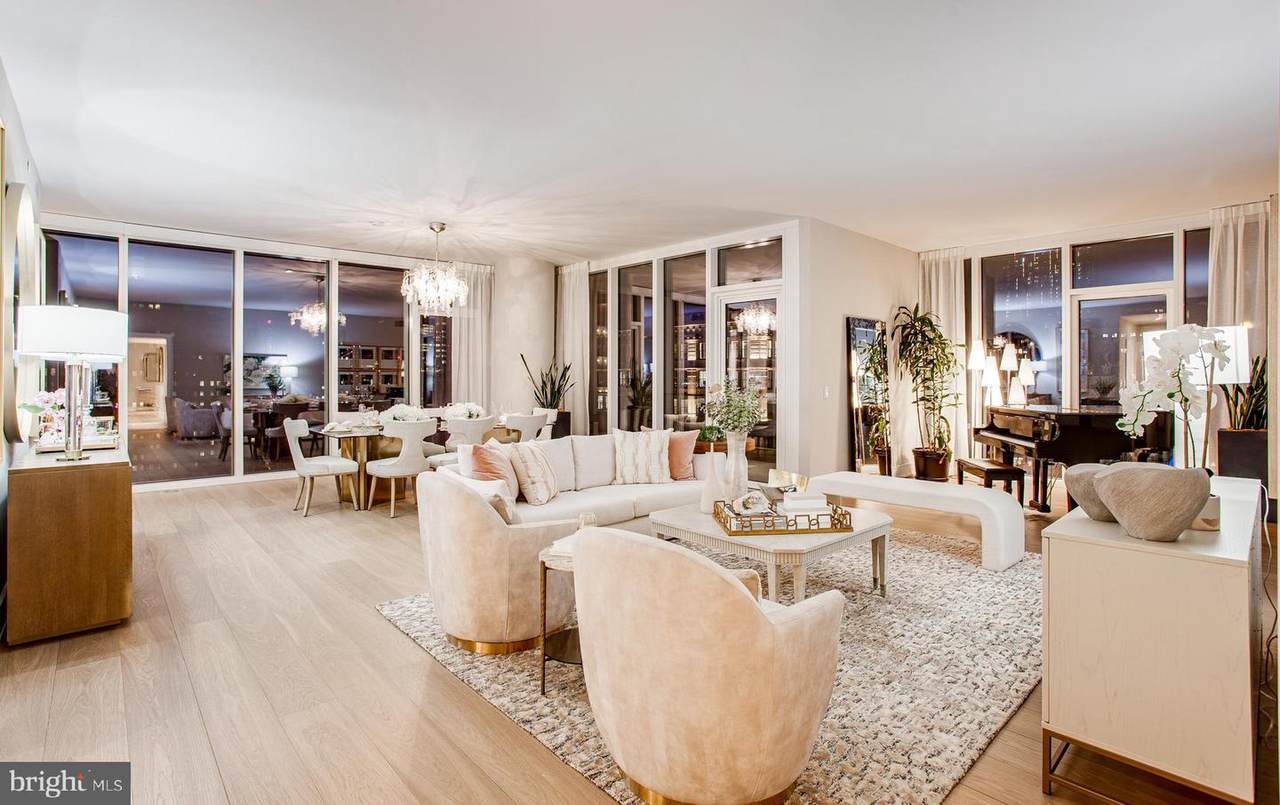 301 Broad - Photo 1
