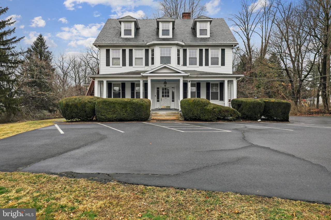 707 Hickory Avenue - Photo 1