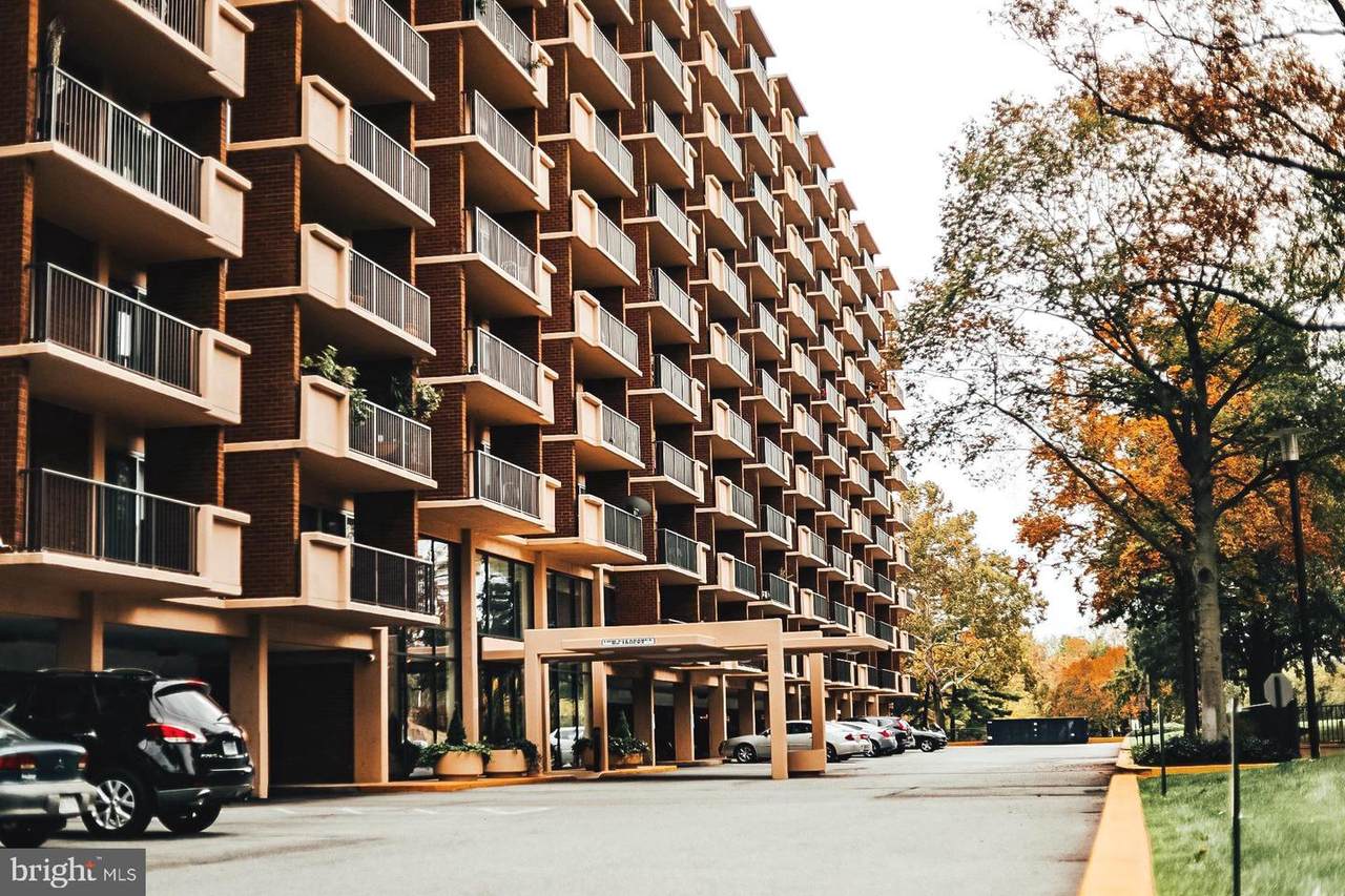 1300 Army Navy Drive - Photo 1