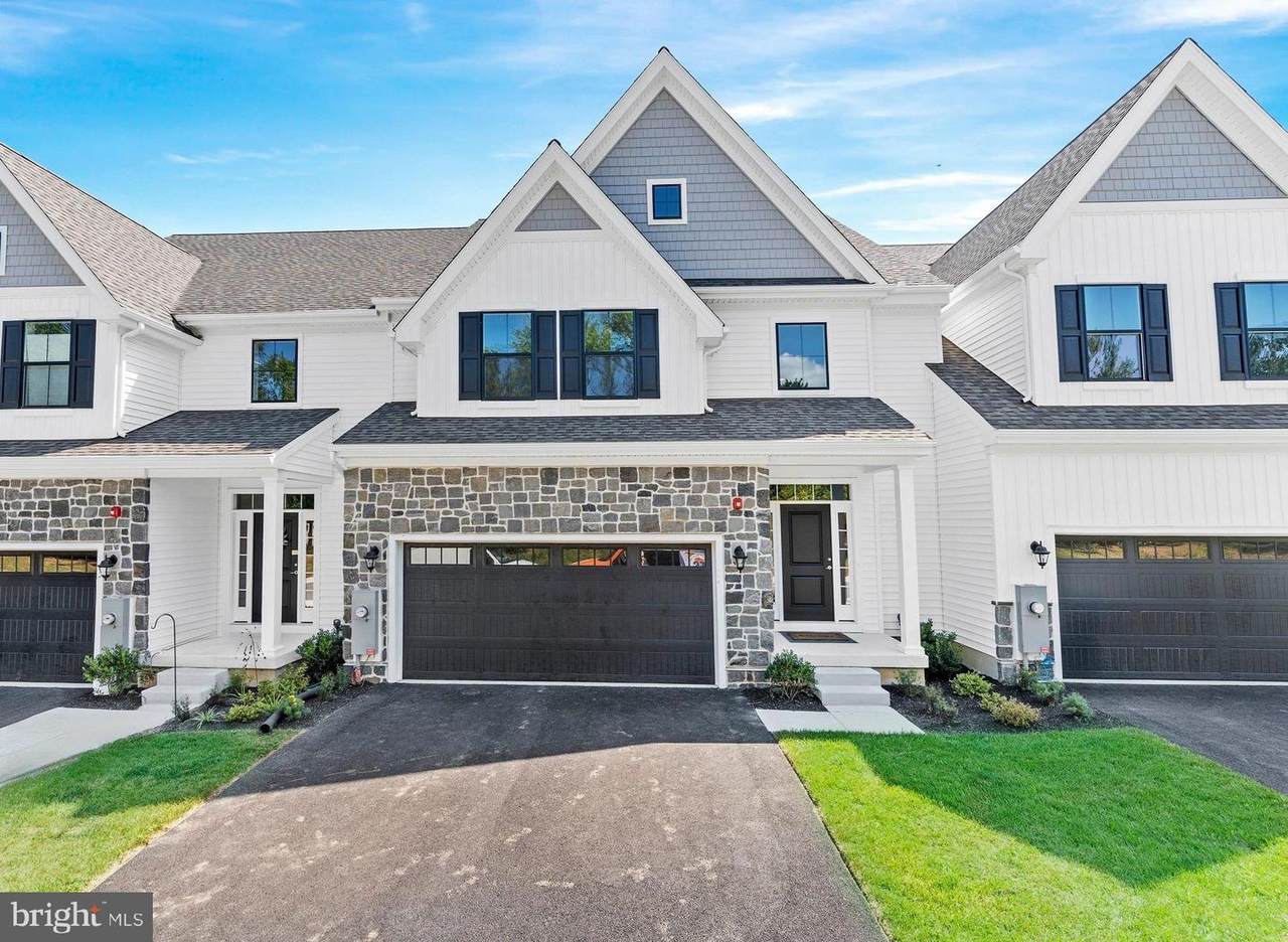 402 Leahy Drive - Photo 1