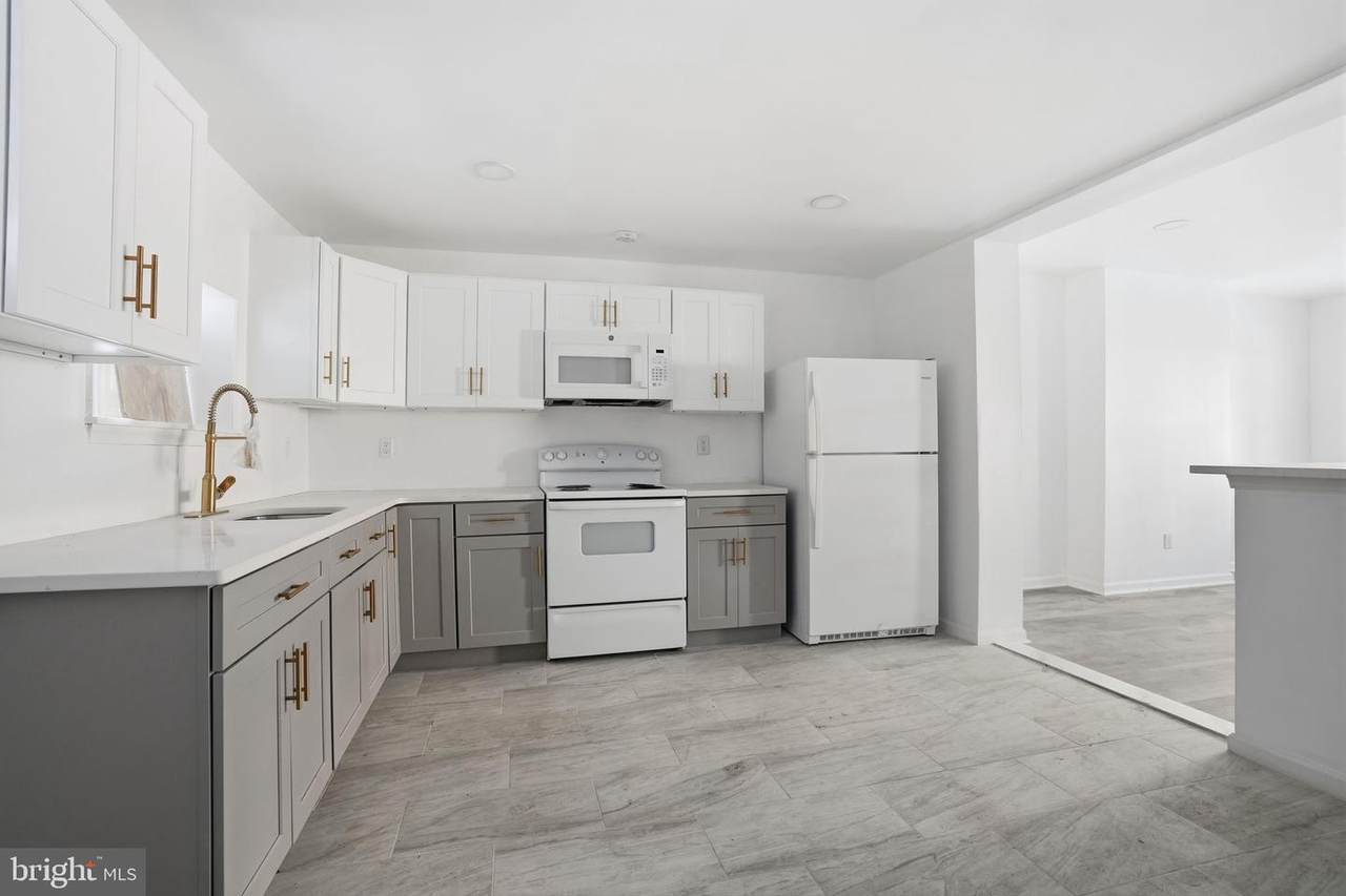 1928 Carey Street - Photo 1