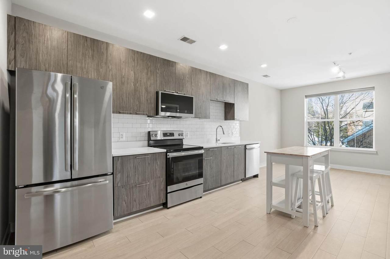 989 Buchanan Street - Photo 1