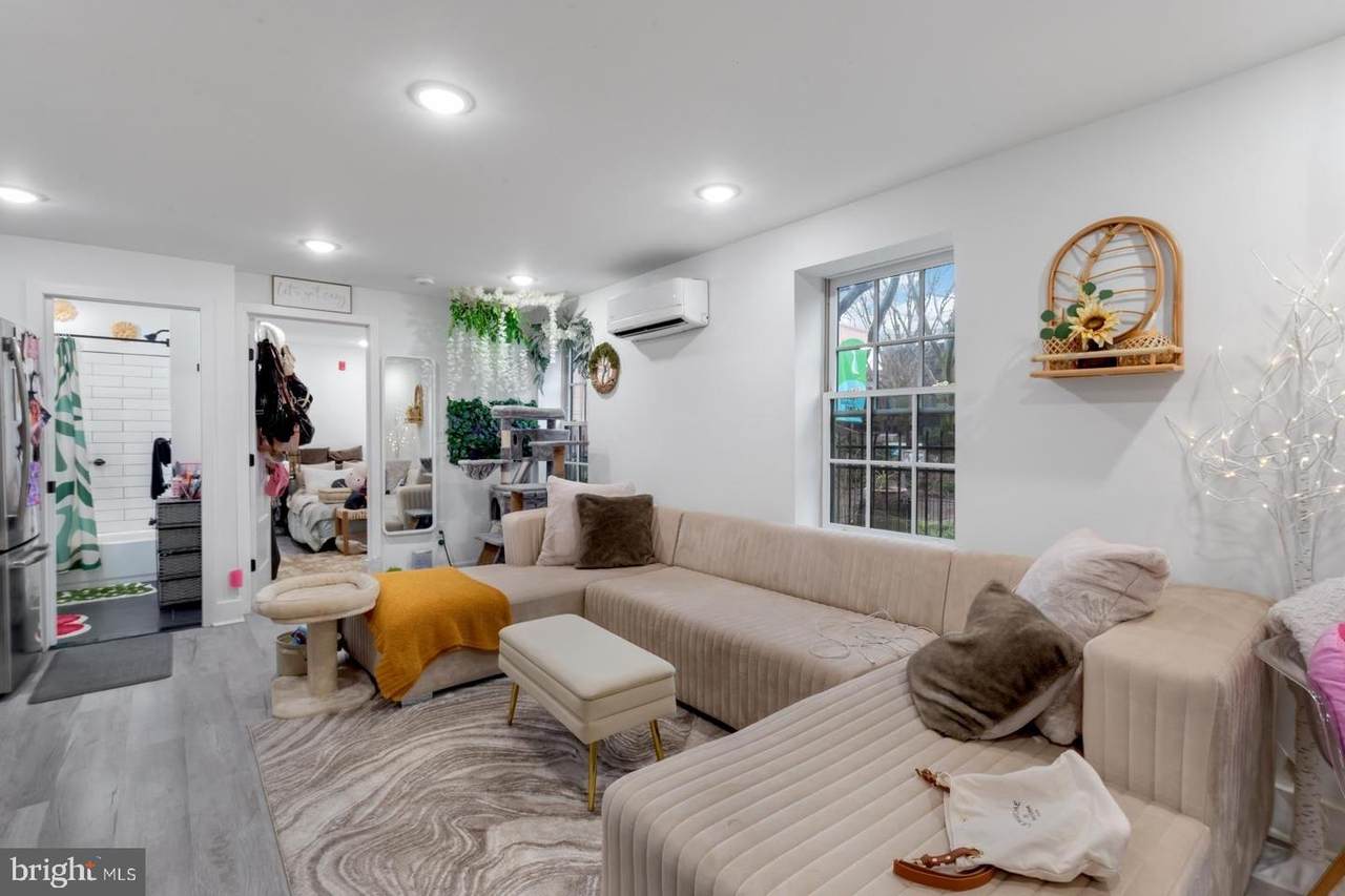 212 Catharine Street - Photo 1