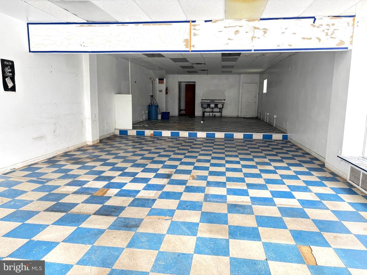 7000 Oxford Avenue - Photo 1