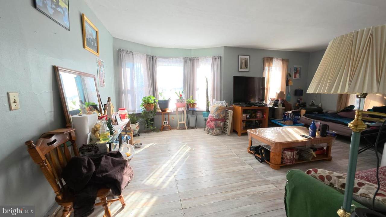 https://bt-photos.global.ssl.fastly.net/brightmls/1280_boomver_1_804512941730-2.jpg