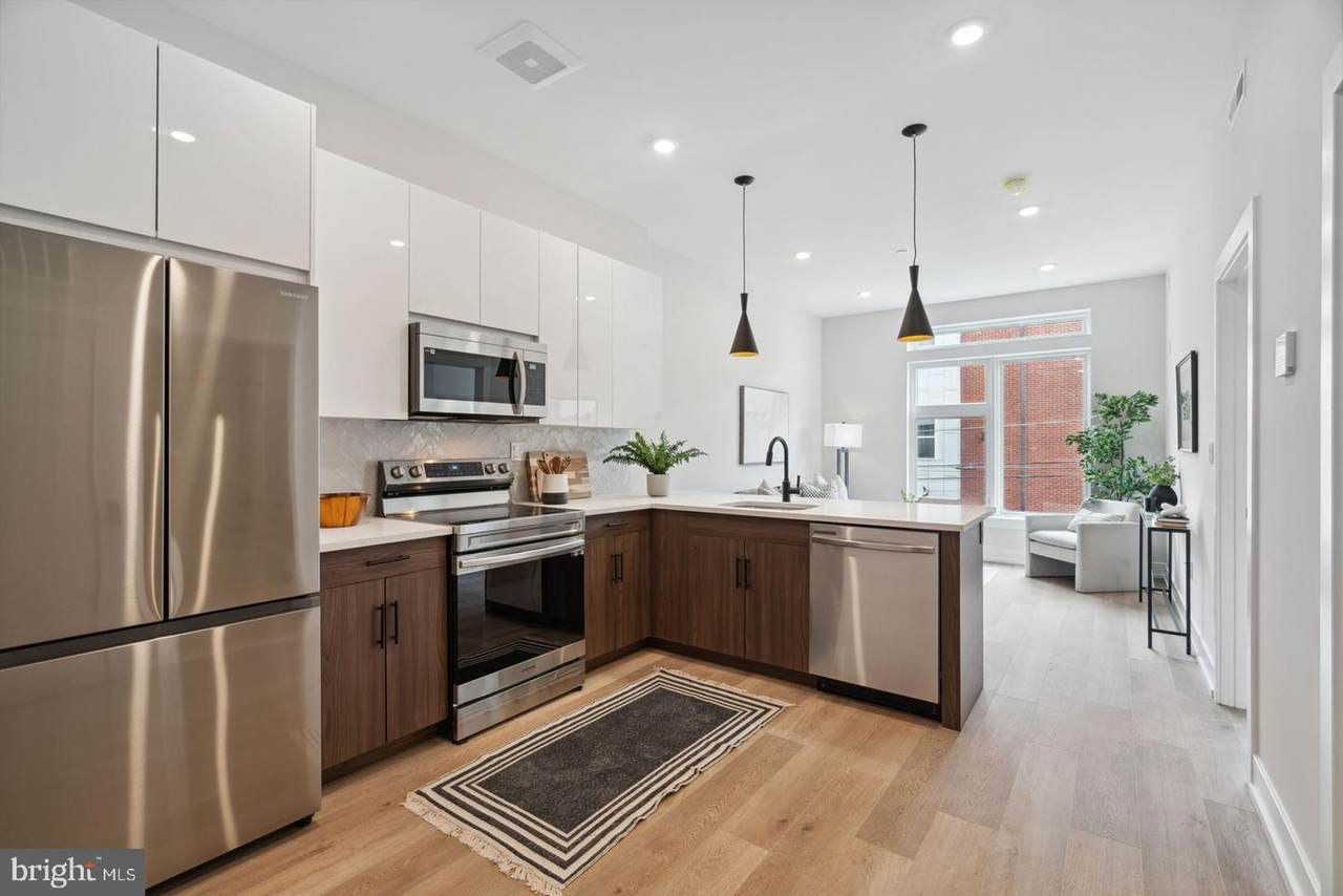 720 Thompson Street - Photo 1