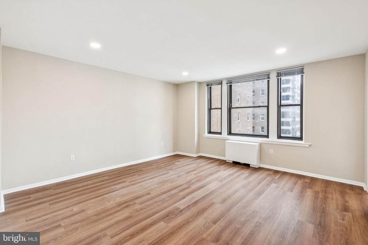 135 19TH Street - Photo 1