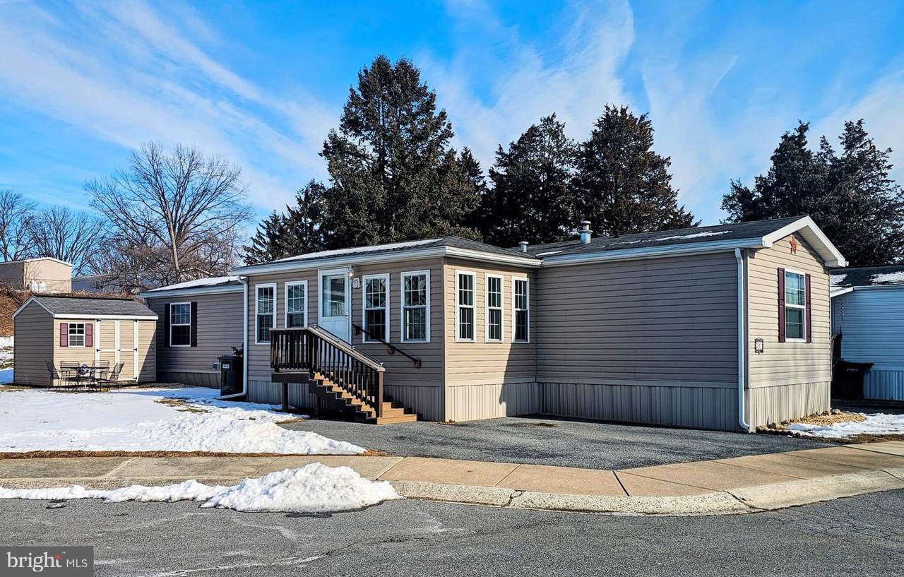 927 Emerald Street - Photo 1