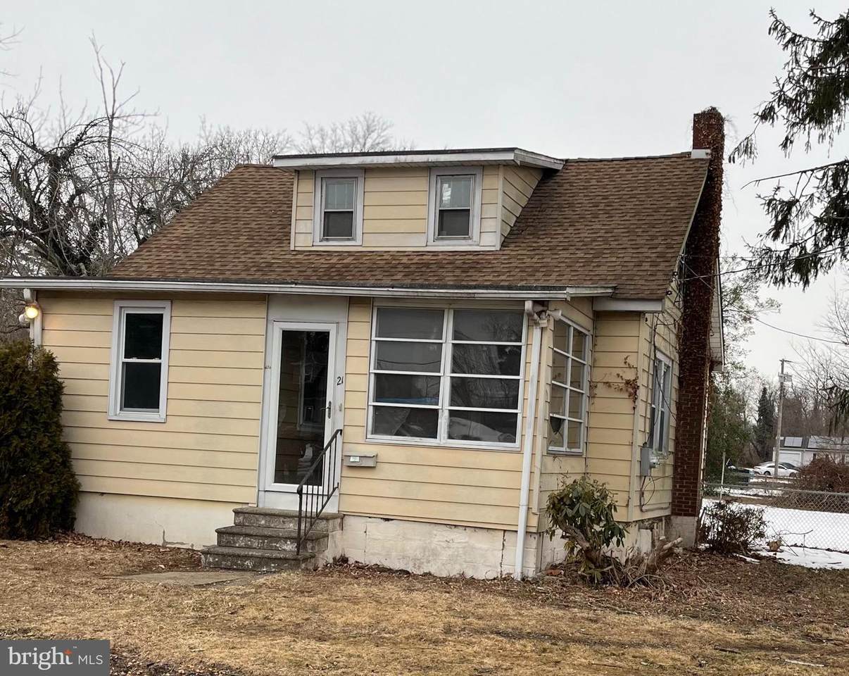 21 Morris Avenue - Photo 1