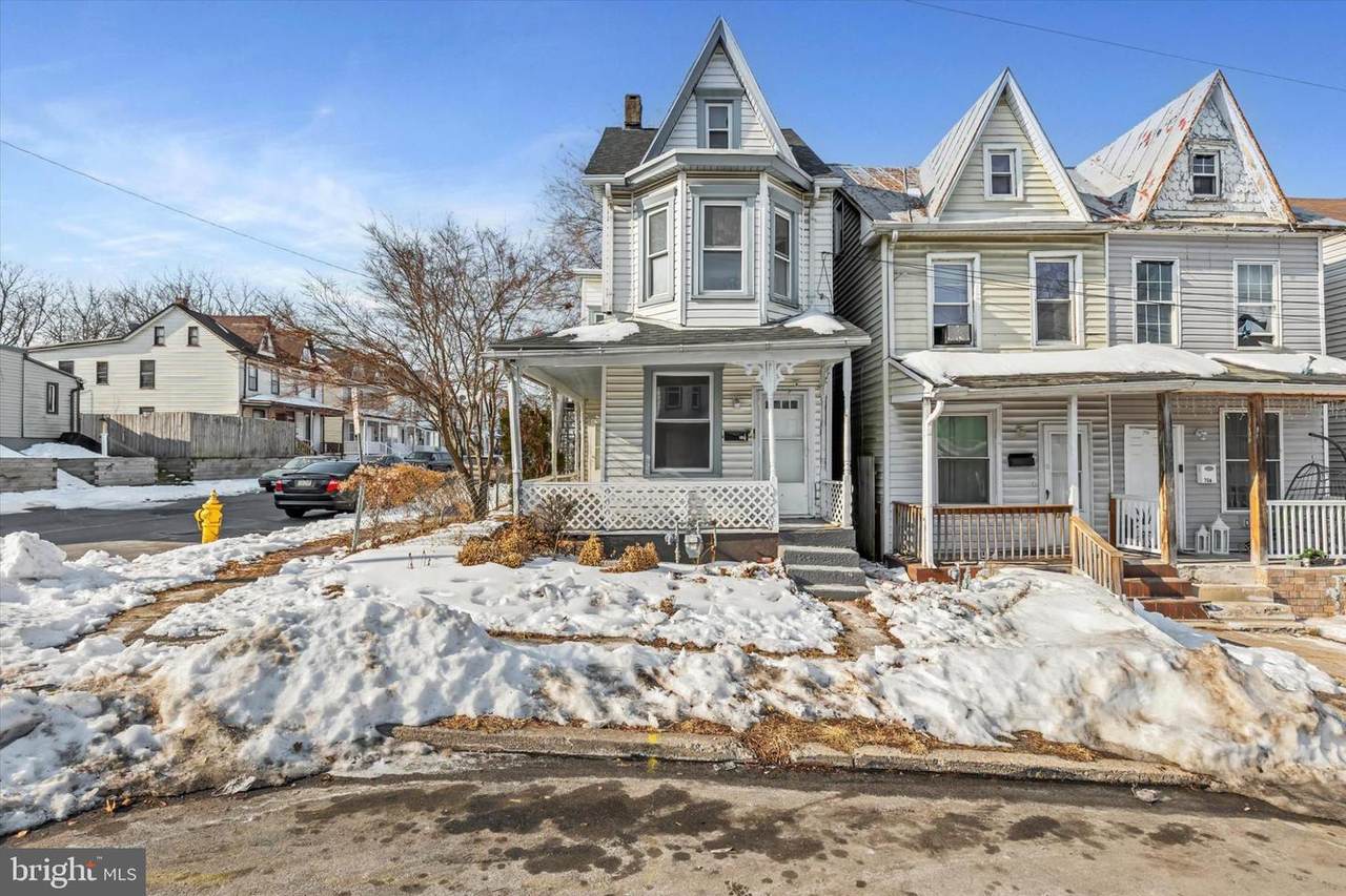 712-1/2 19TH Street - Photo 1