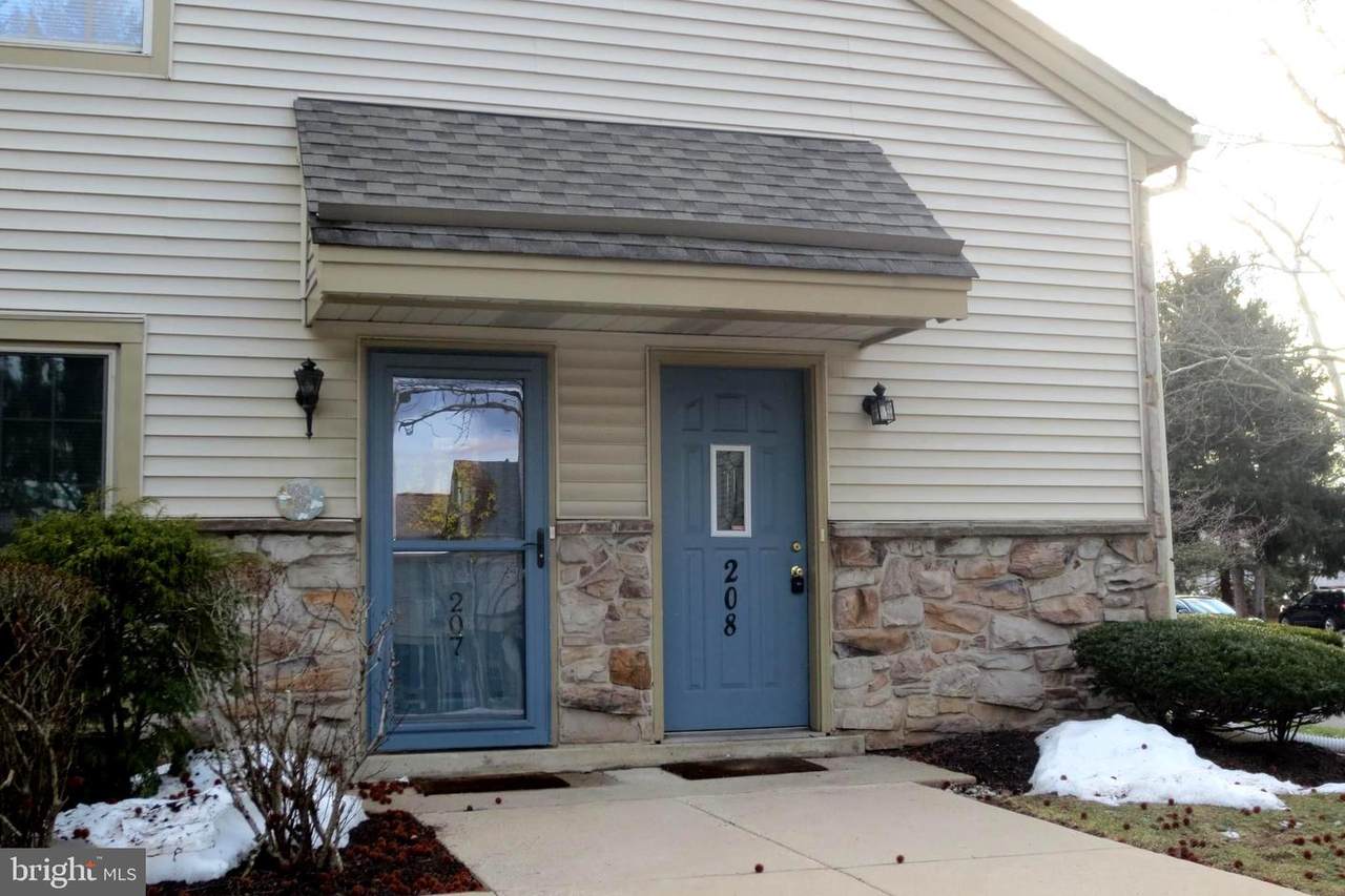 208 Foxmeadow Drive - Photo 1