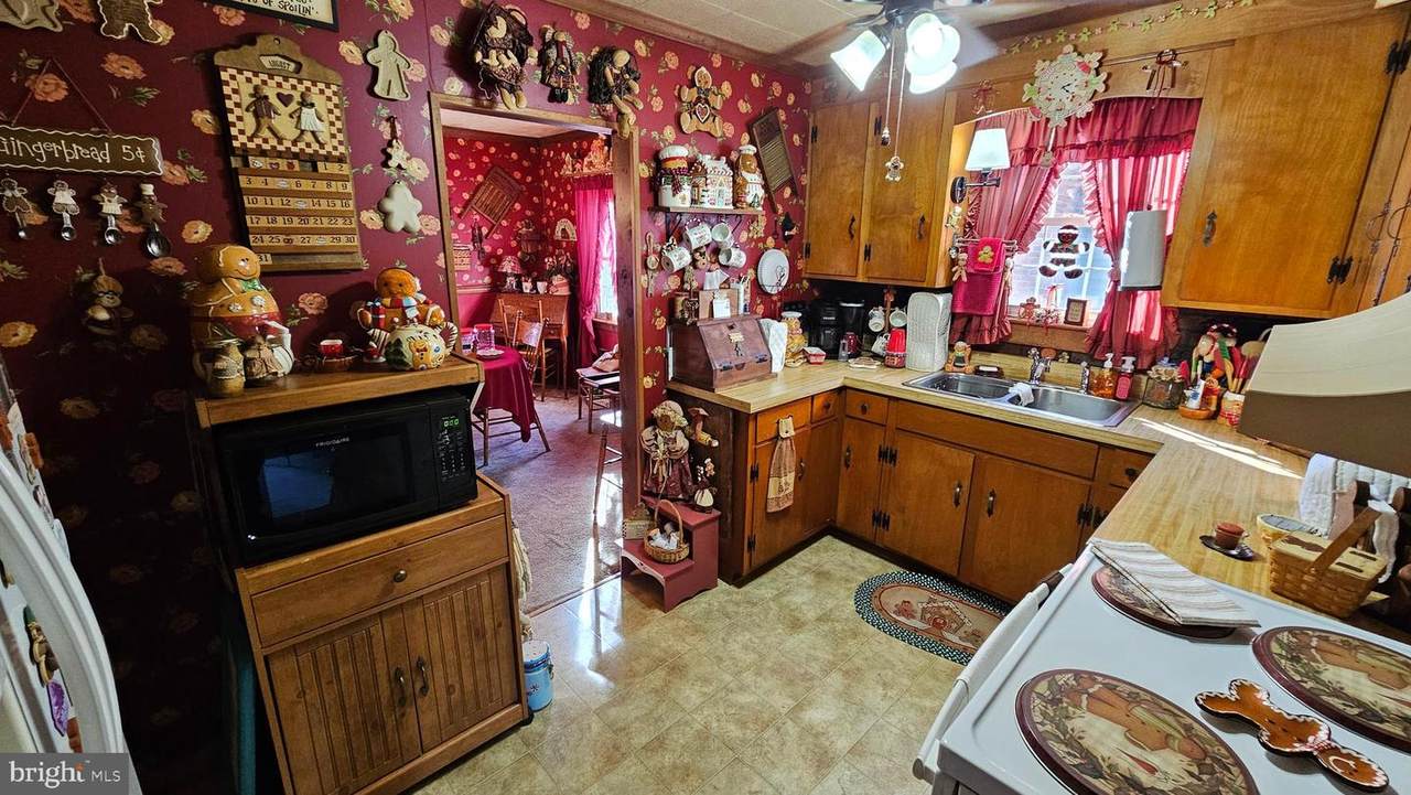 https://bt-photos.global.ssl.fastly.net/brightmls/1280_boomver_1_804540004488-2.jpg