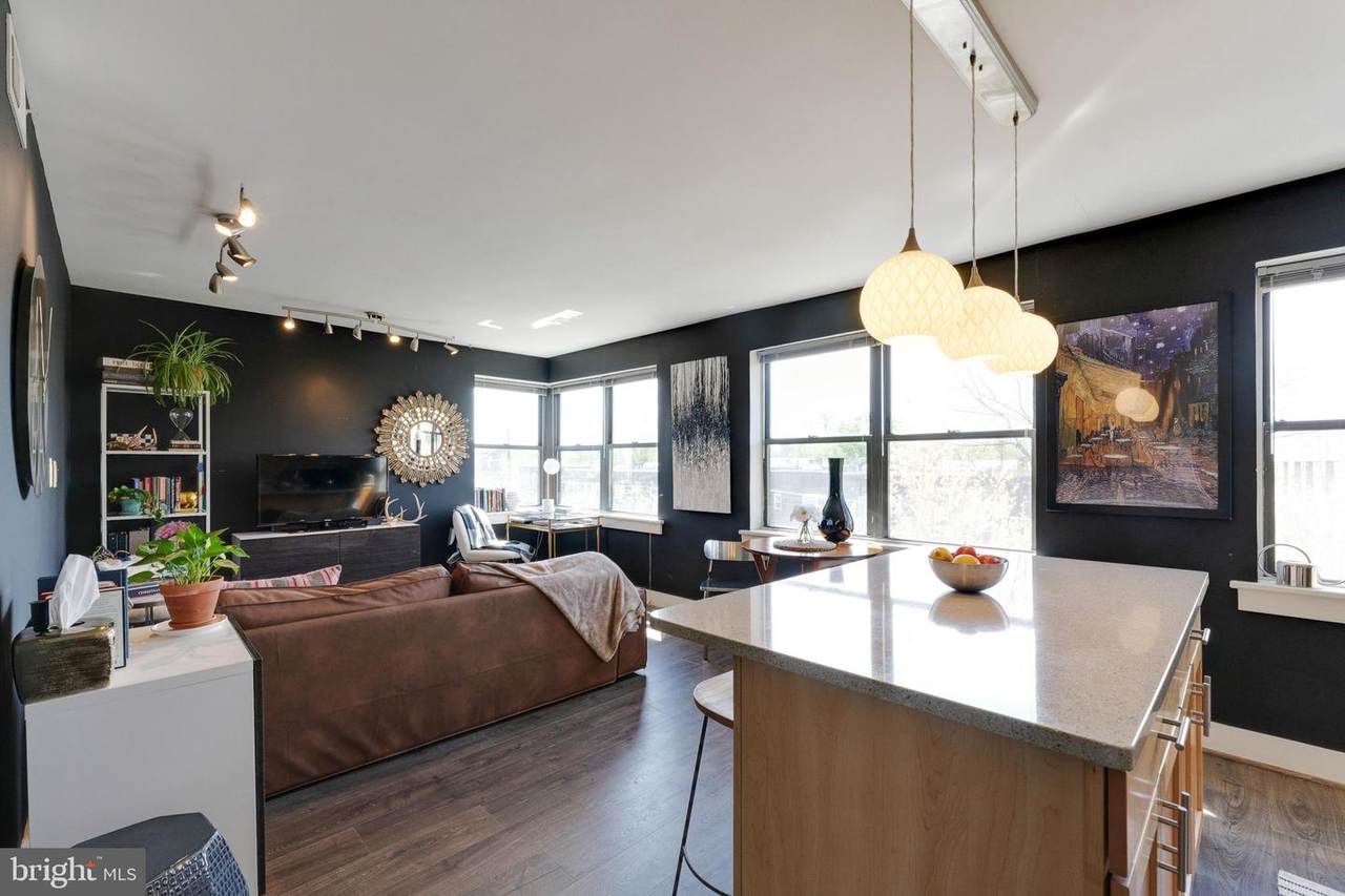 212 Oakwood Street - Photo 1
