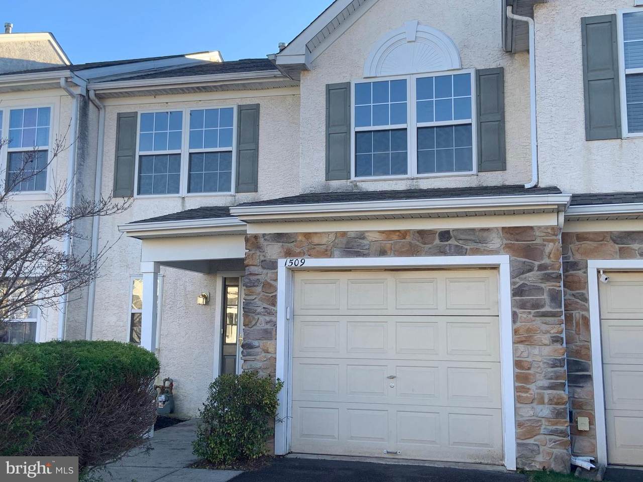 1509 Sweetbriar Drive - Photo 1