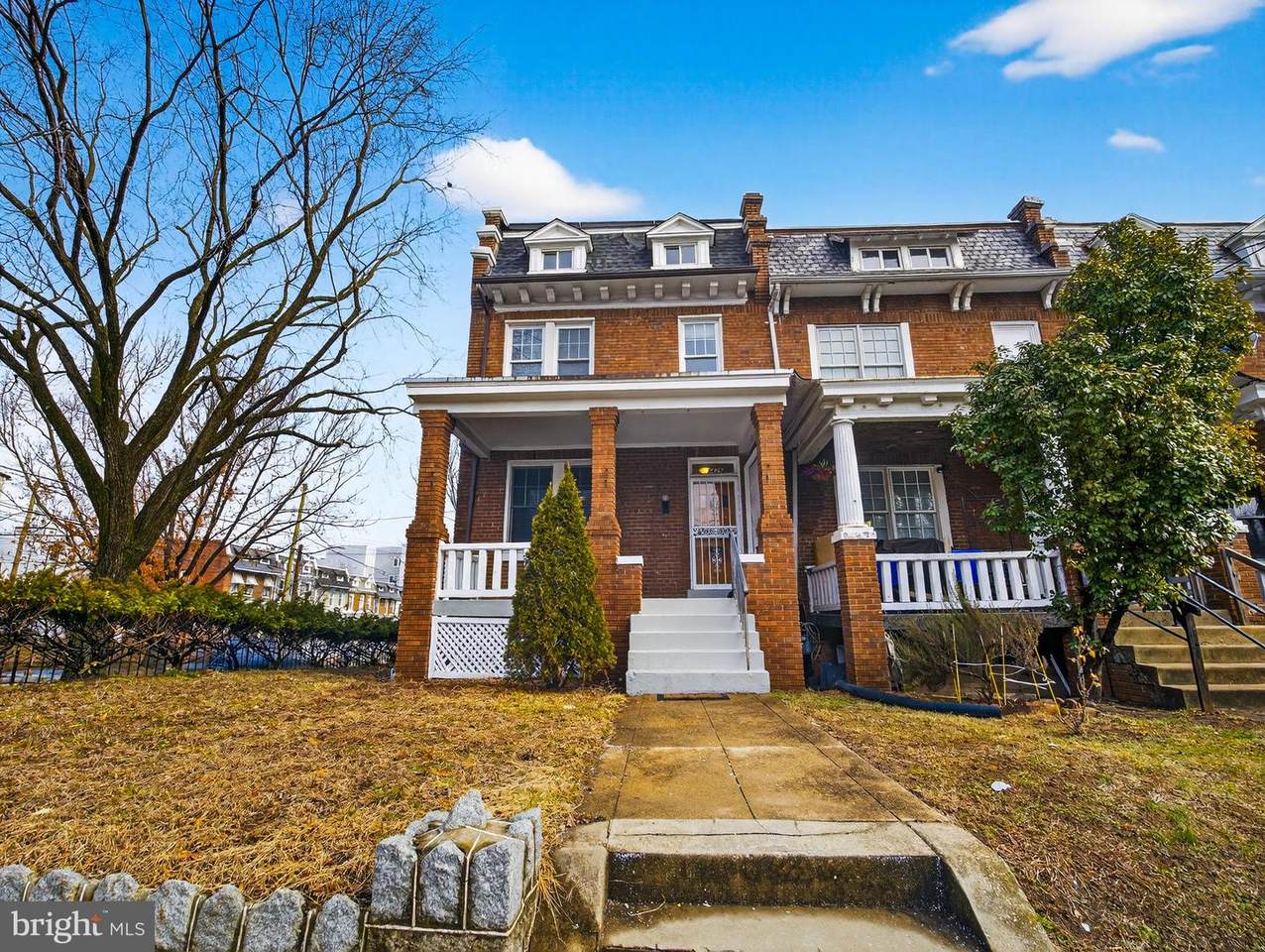 5429 13TH Street - Photo 1