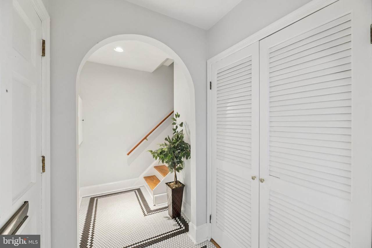 https://bt-photos.global.ssl.fastly.net/brightmls/1280_boomver_1_804551364834-2.jpg