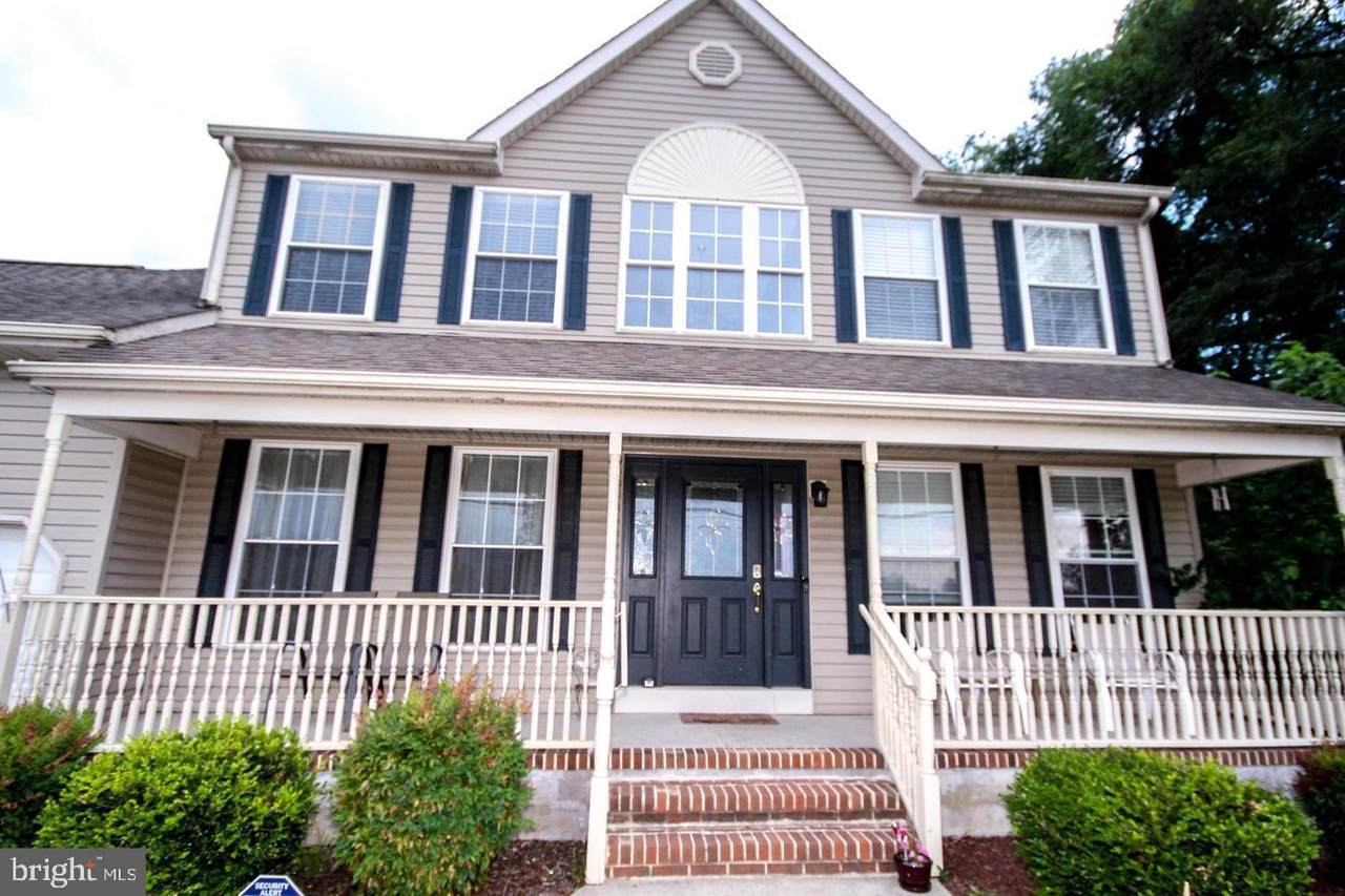 740 Carpenter Street - Photo 1