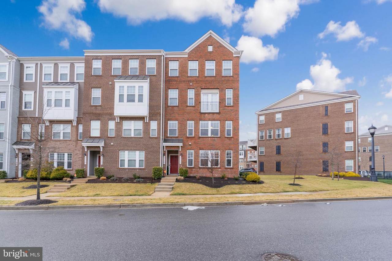 9713 Glassy Creek Way - Photo 1