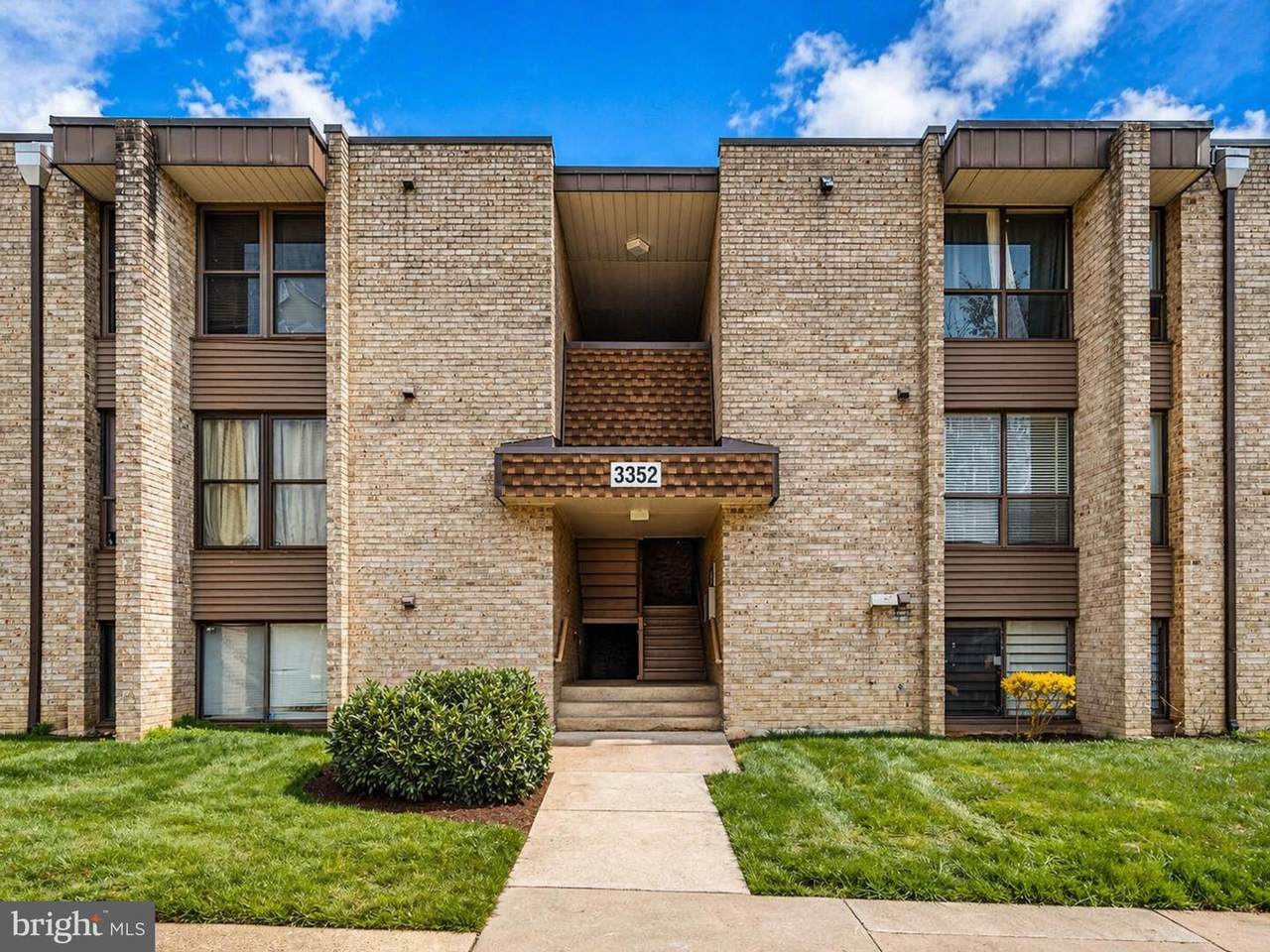 3352 Huntley Square Dr - Photo 1