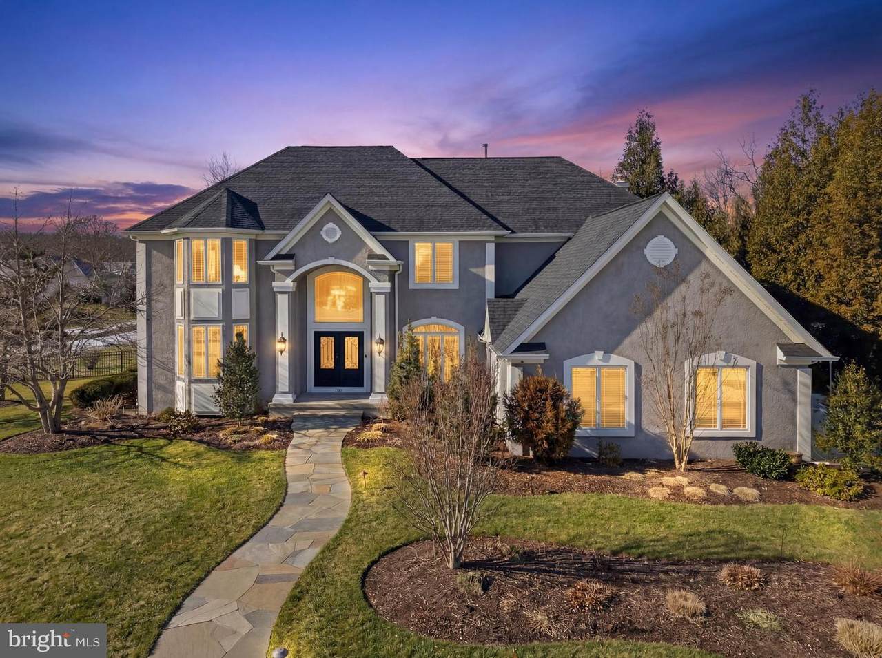 201 Churchill Way - Photo 1