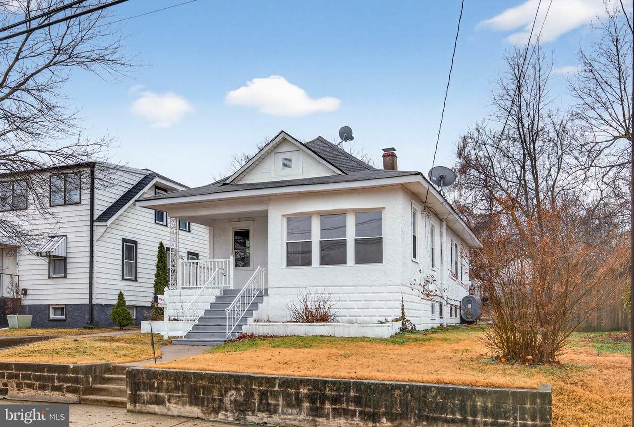 541 Engard Avenue - Photo 1
