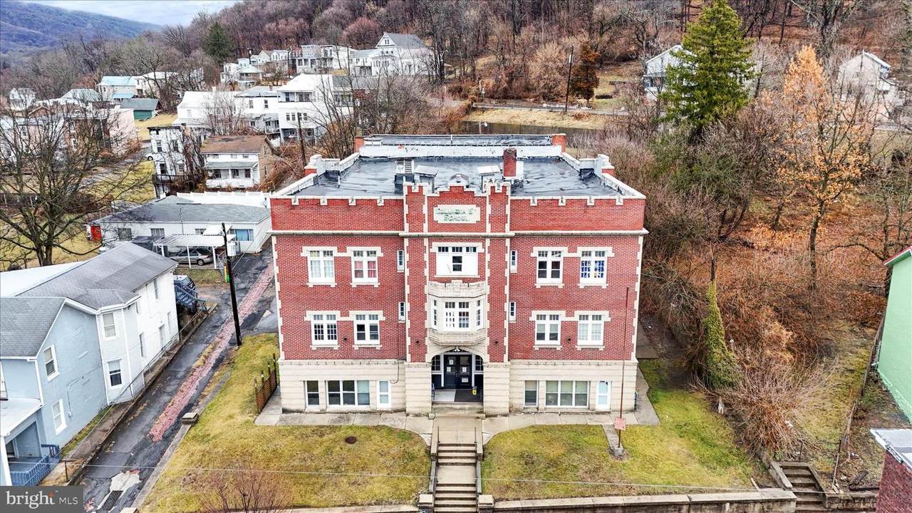 311 Columbia Street - Photo 1