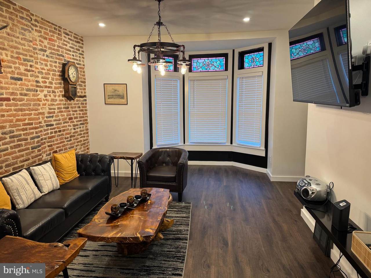 814 Chestnut - Photo 1