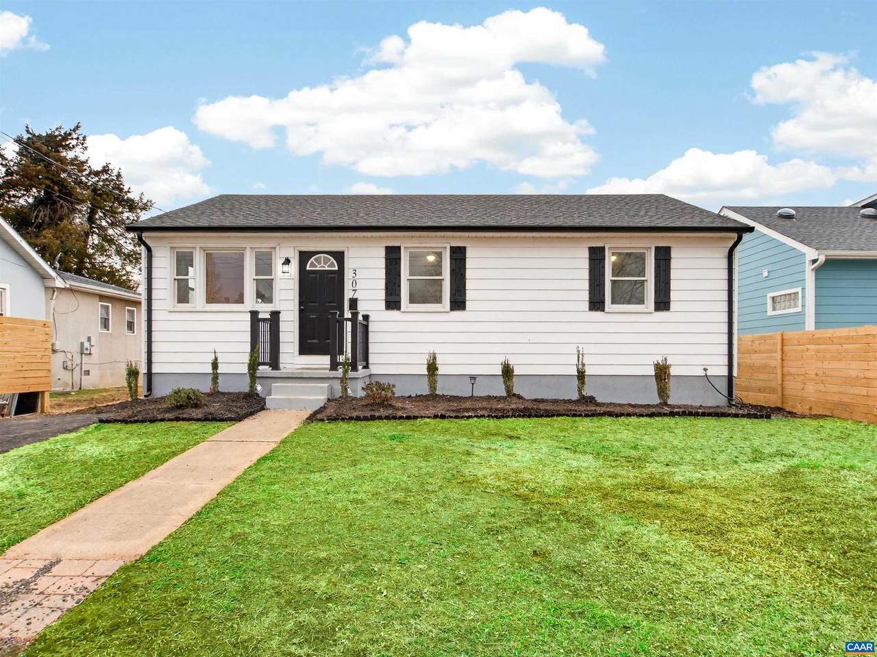 307 Spruce St - Photo 1