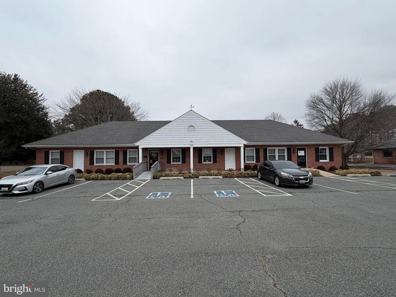 609 Dutchmans Lane - Photo 1