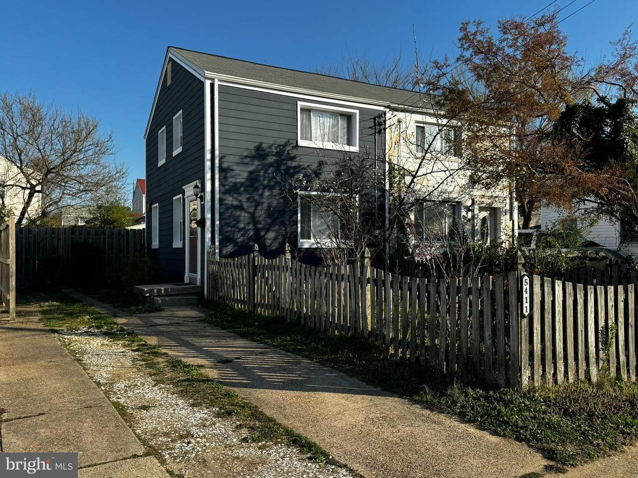 5411 8TH Place - Photo 1