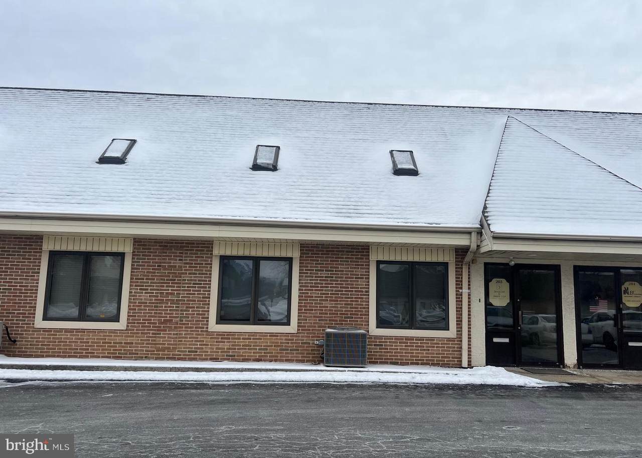 203 Pennsylvania Boulevard - Photo 1