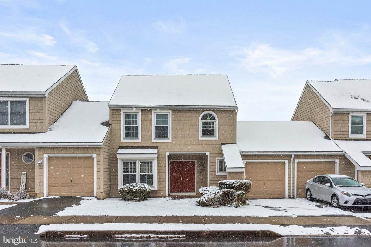 207 Crescent Drive - Photo 1