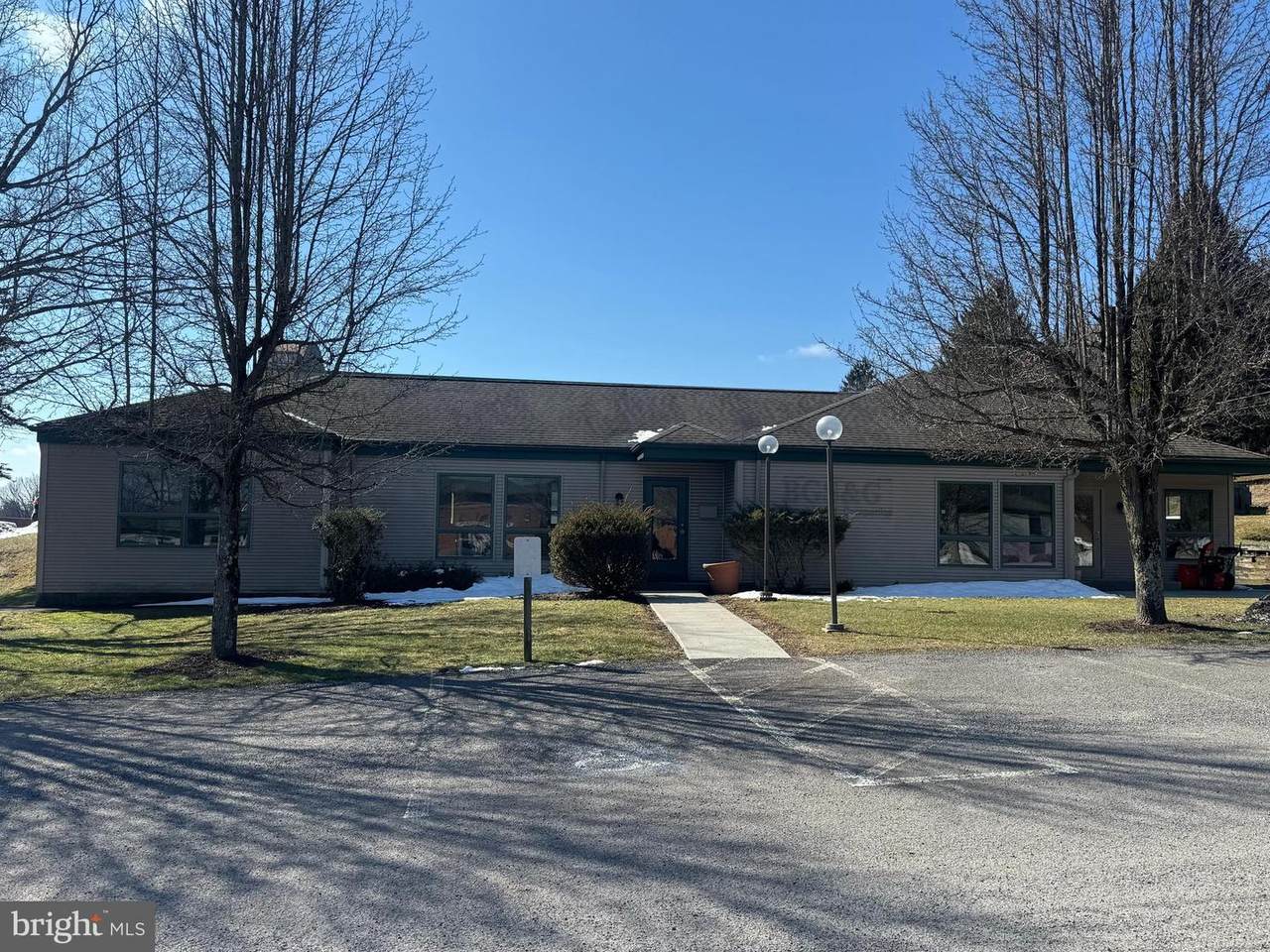 3000 Thayer Center - Photo 1