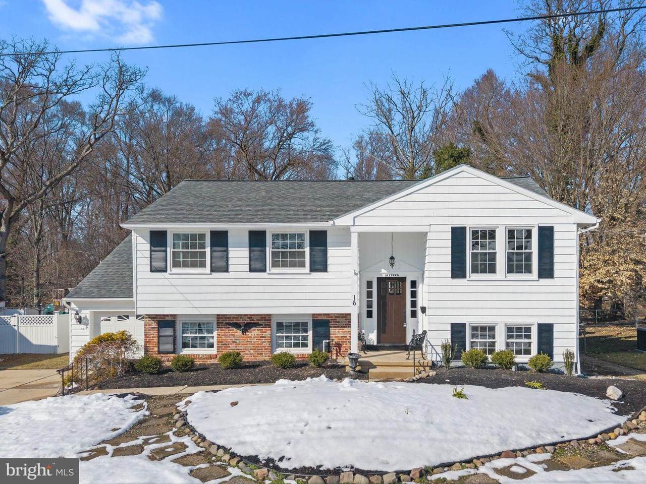 16 Saratoga Road - Photo 1