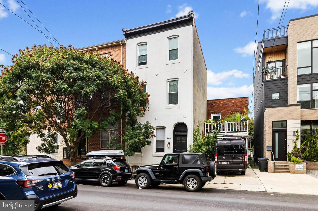 726 19TH Street - Photo 1