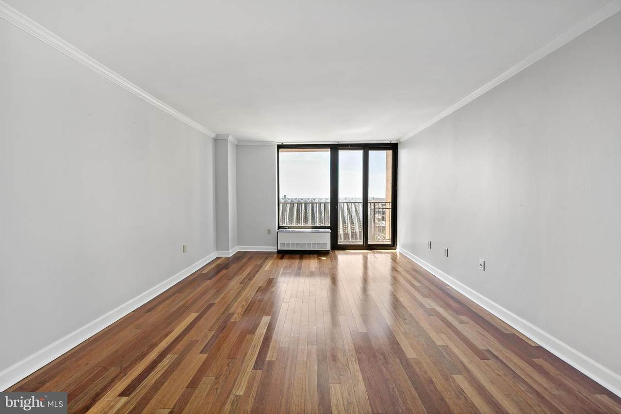 1420 Locust Street - Photo 1