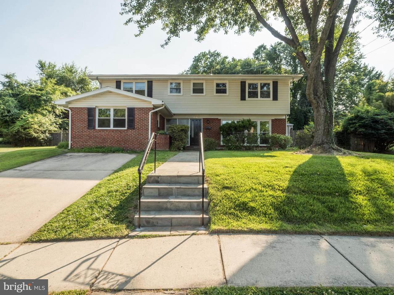 1512 Vivian Court - Photo 1