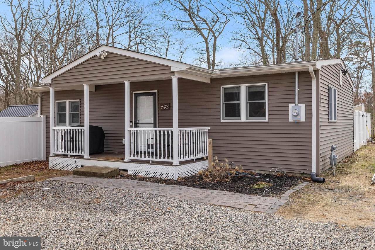693 Lake Barnegat Dr N - Photo 1