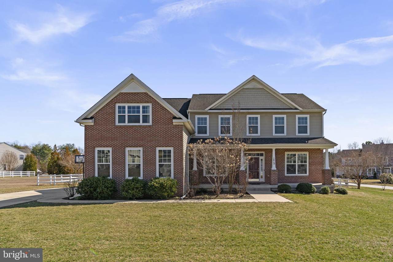 1413 Della Way - Photo 1