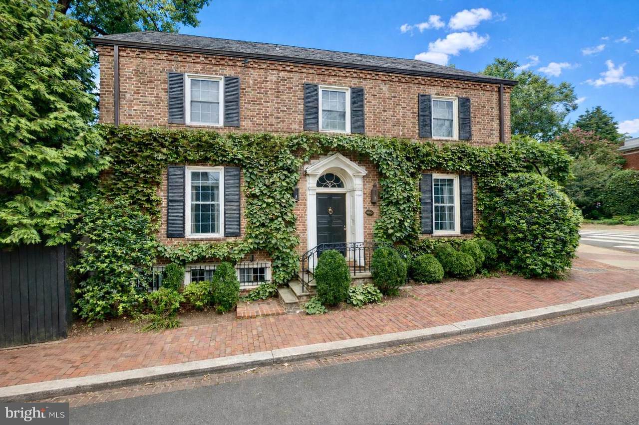1698 32ND Street - Photo 1