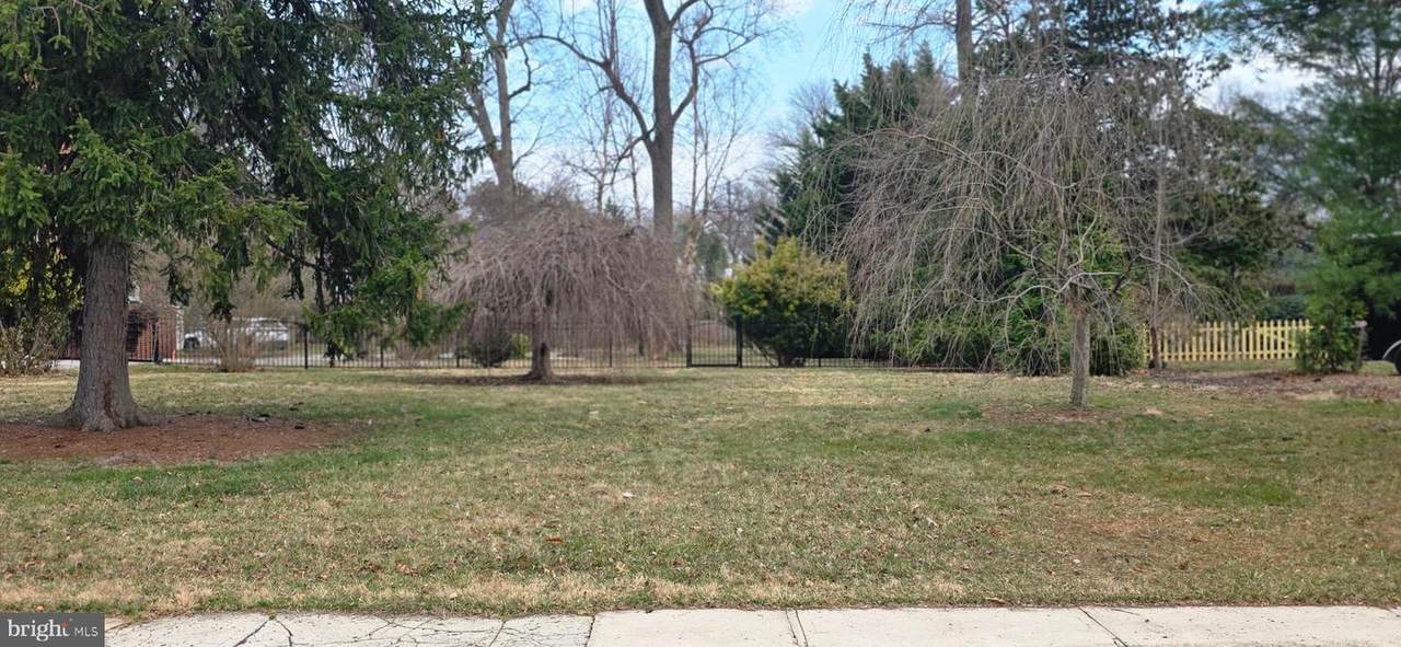 7 Montrose Avenue - Photo 1