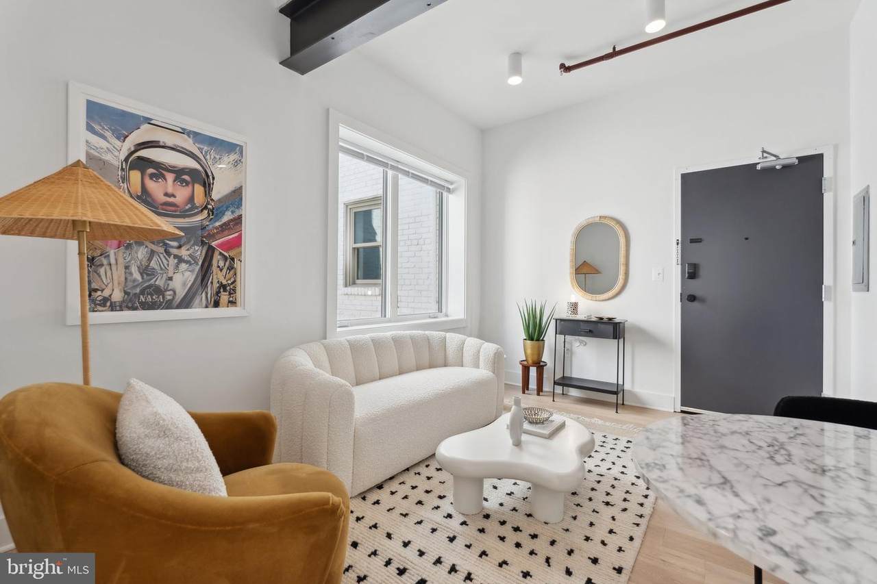 901 King Street - Photo 1