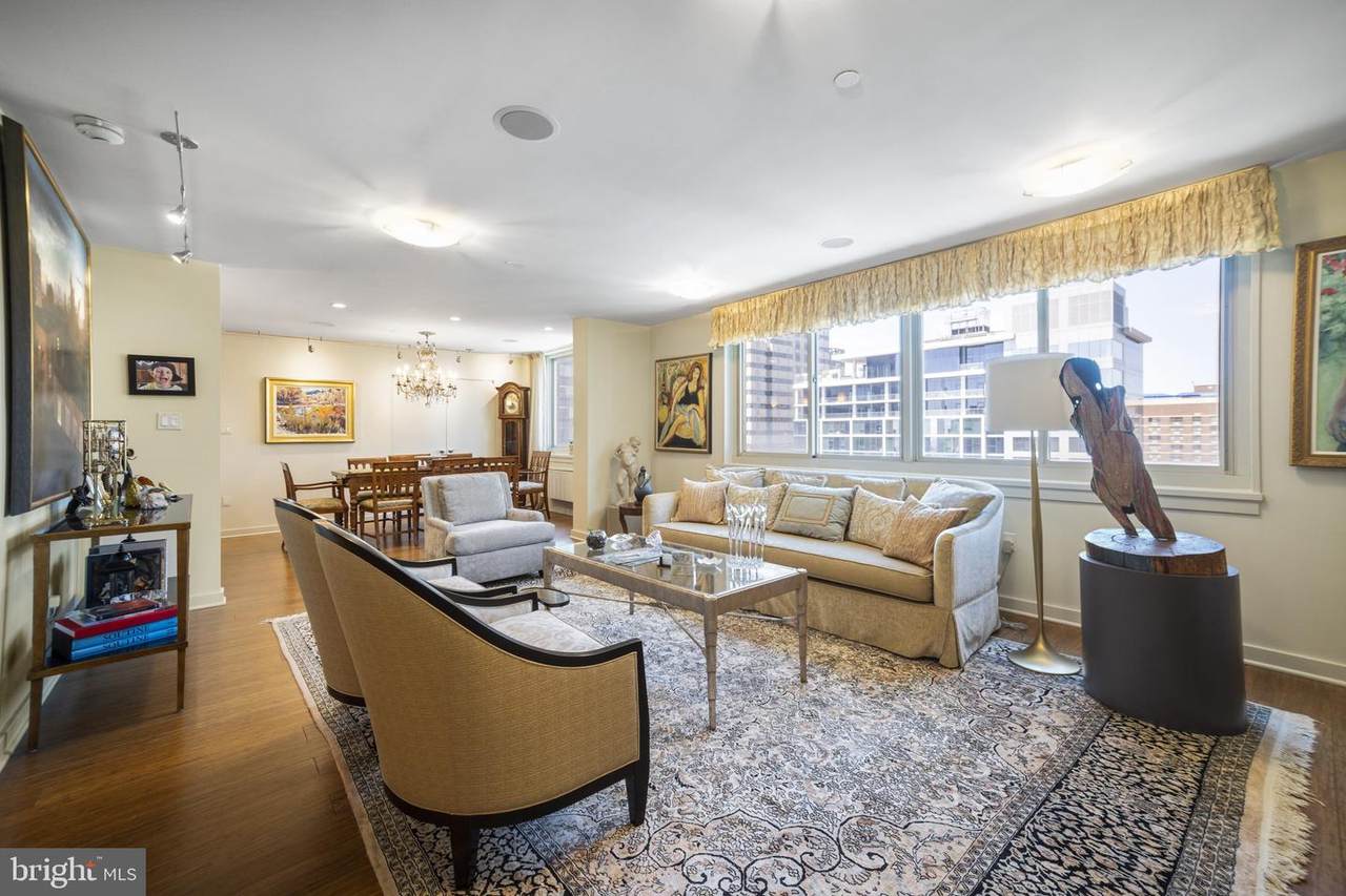 1919 Chestnut Street - Photo 1