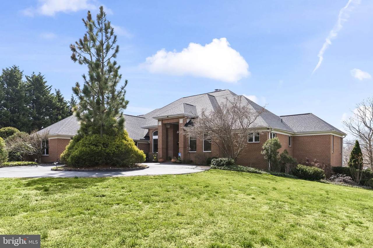 615 Traveller Court - Photo 1