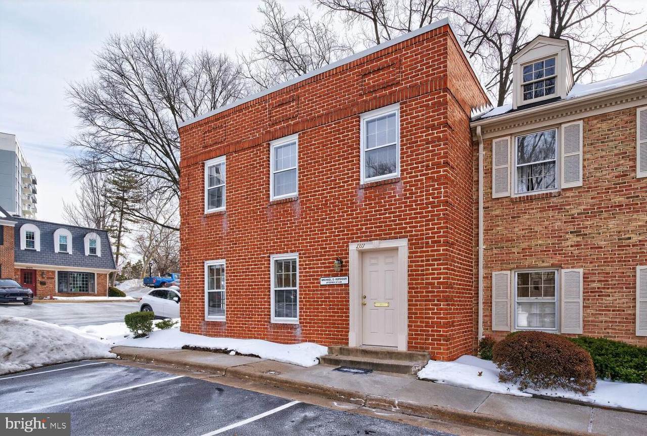 1311 Vincent Place - Photo 1