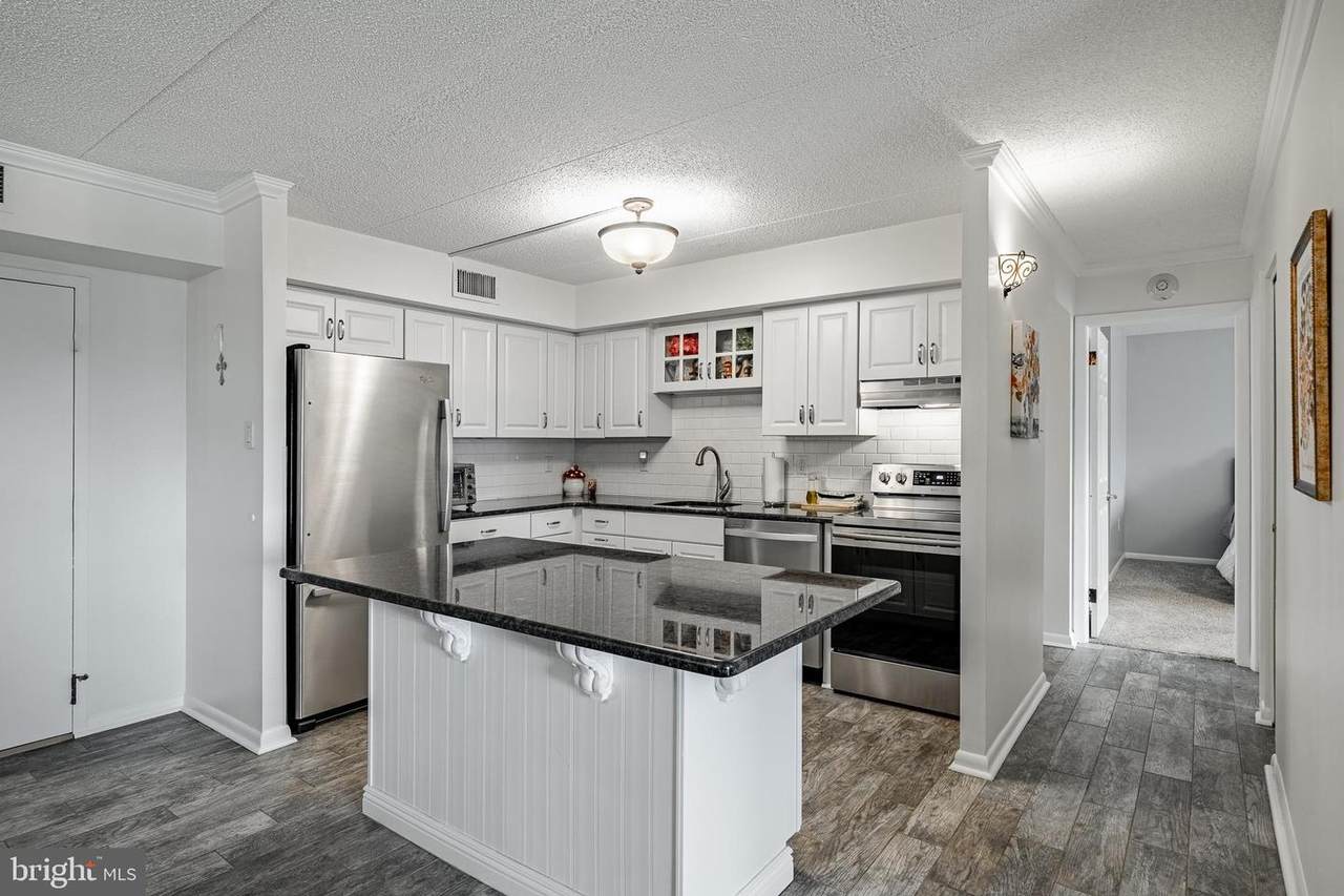 10713 Valley Forge Circle - Photo 1