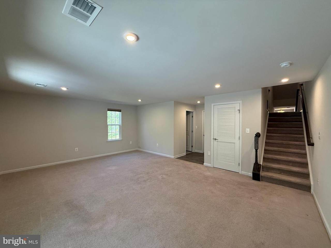 https://bt-photos.global.ssl.fastly.net/brightmls/orig_boomver_1_804648264660-2.jpg